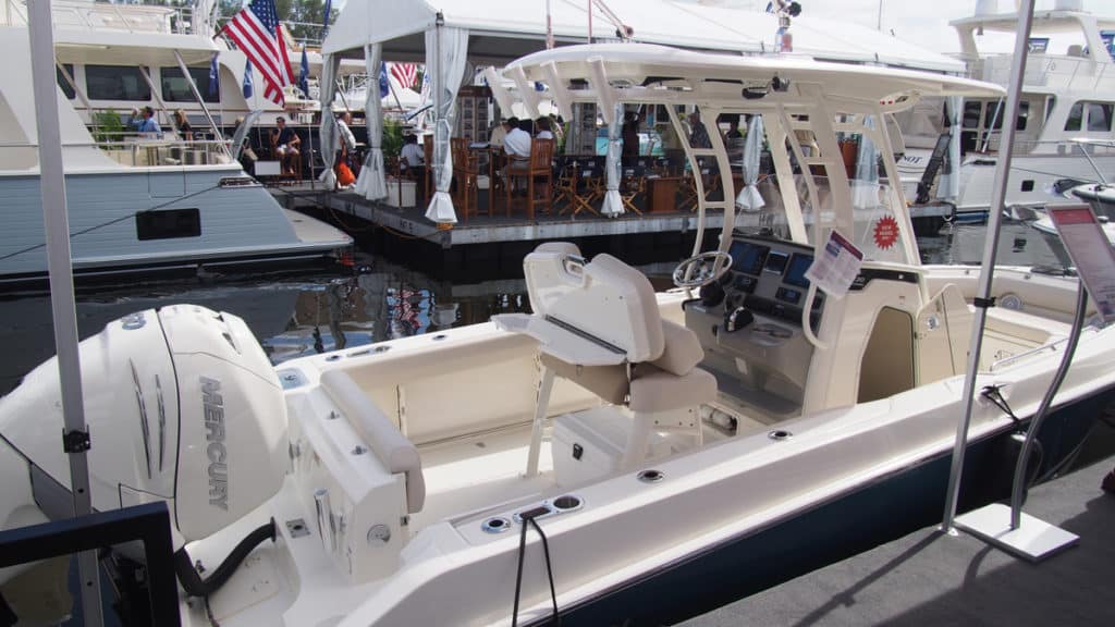 Boston Whaler 230 Outrage