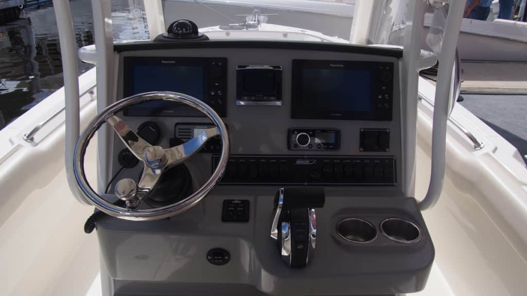 Boston Whaler 230 Outrage