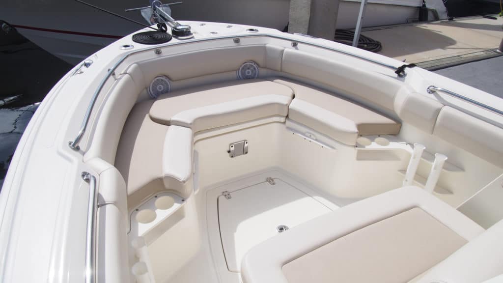 Boston Whaler 230 Outrage