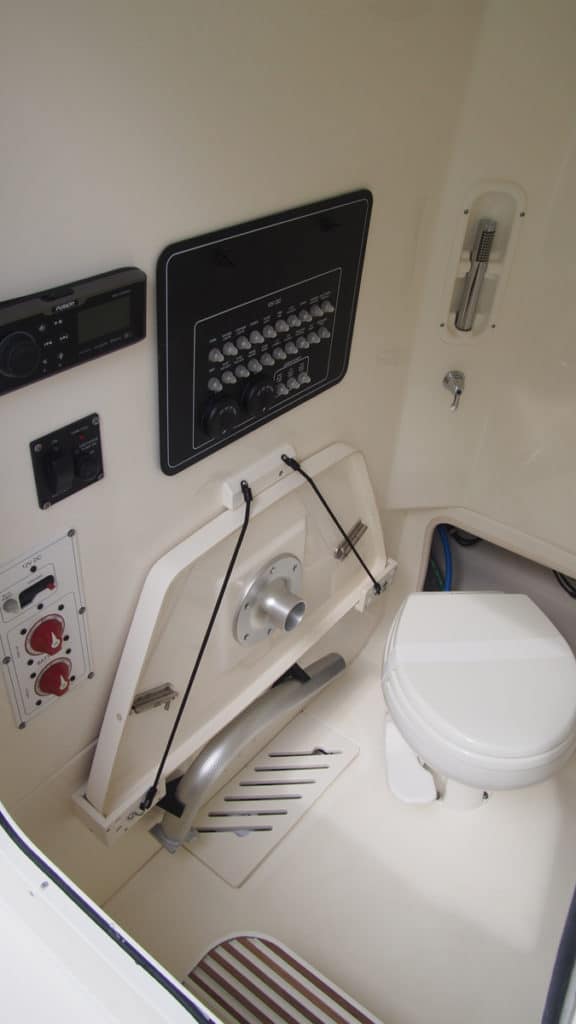 Boston Whaler 250 Outrage