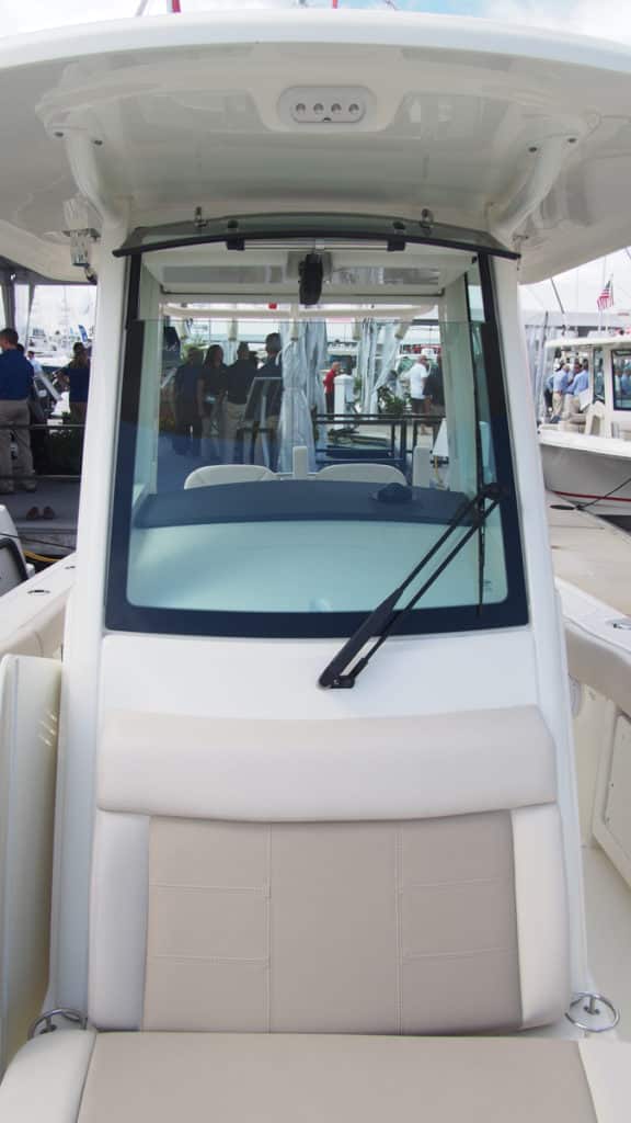 Boston Whaler 250 Outrage