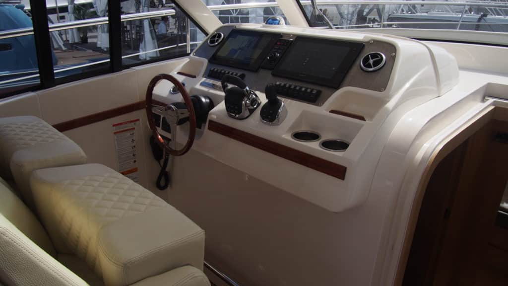 Chris-Craft Commander 42