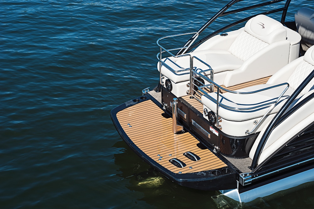 Pontoon Boat Power: Sterndrive vs Outboard