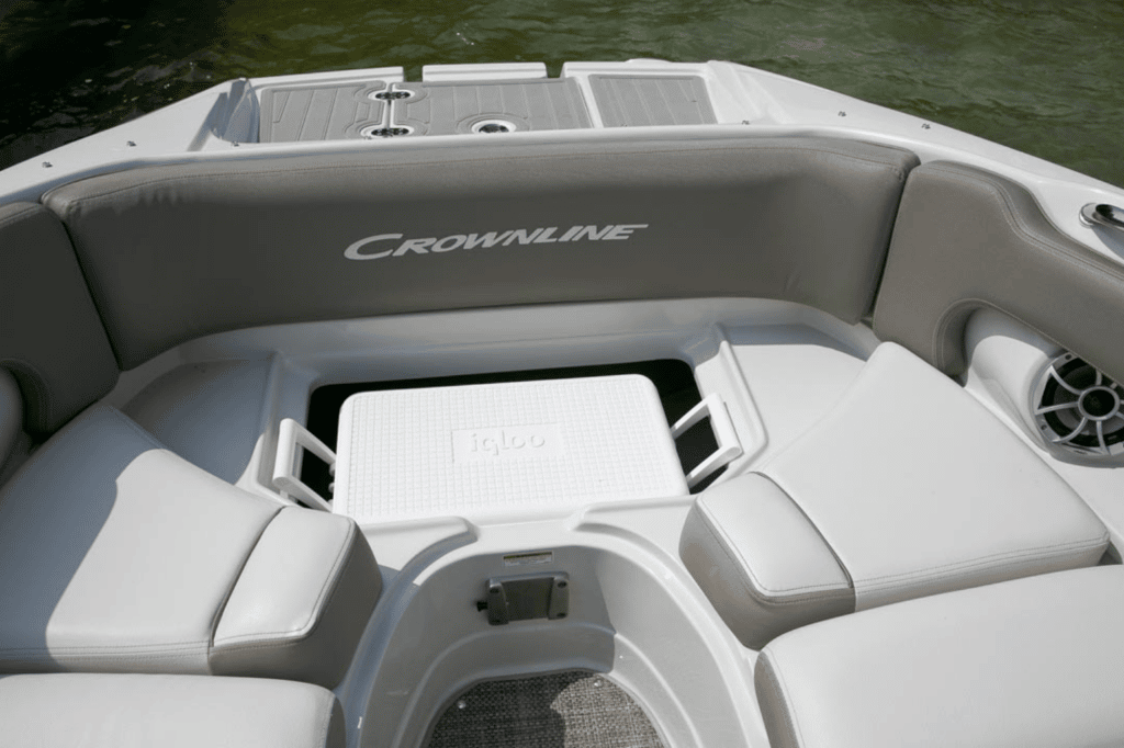 Crownline E 27 bow cockpit