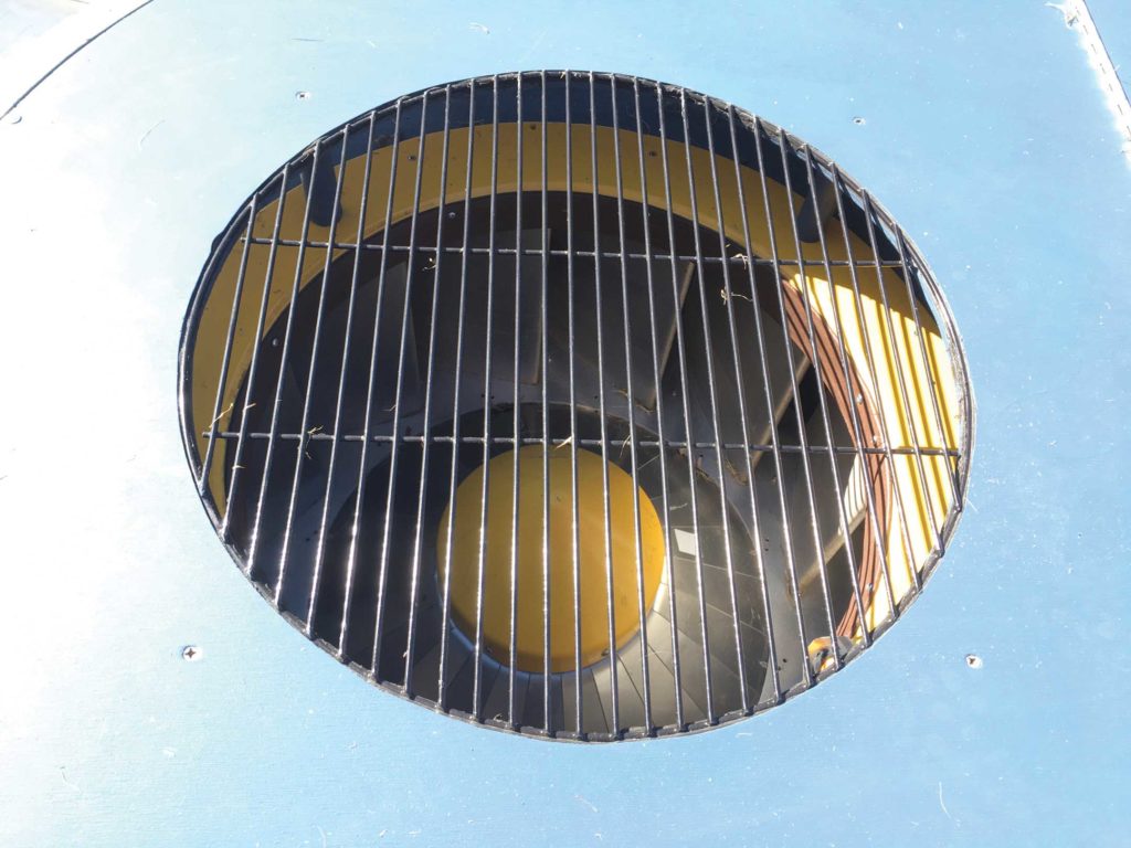 Barbecue grate covering fan inlet