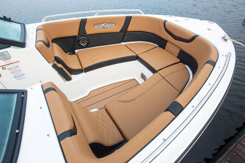 Chaparral 28 Surf bow seating