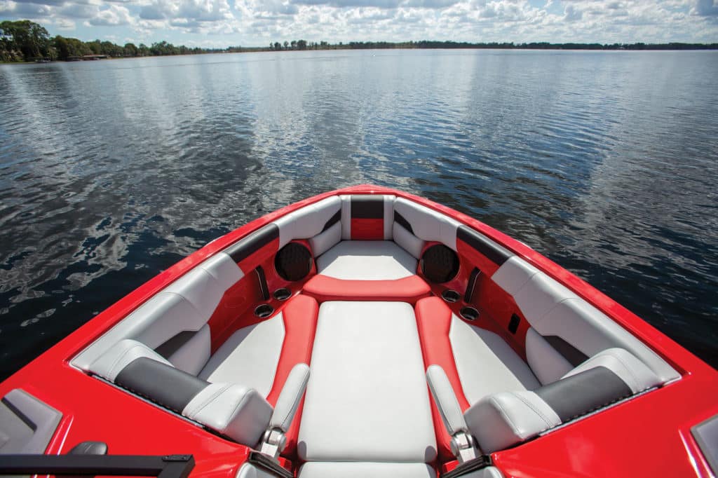 Wakesetter 25 LSV bow seating
