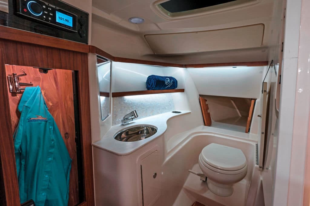 Freedom 325 cabin