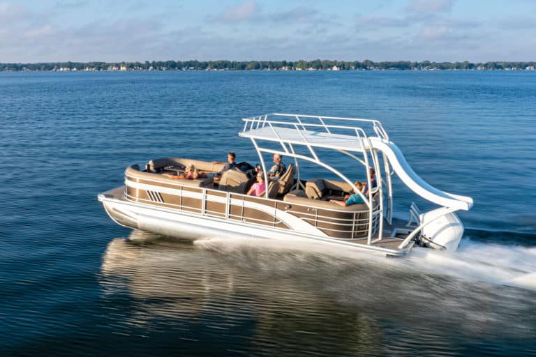 L25 Quad Bench Top Deck out cruising