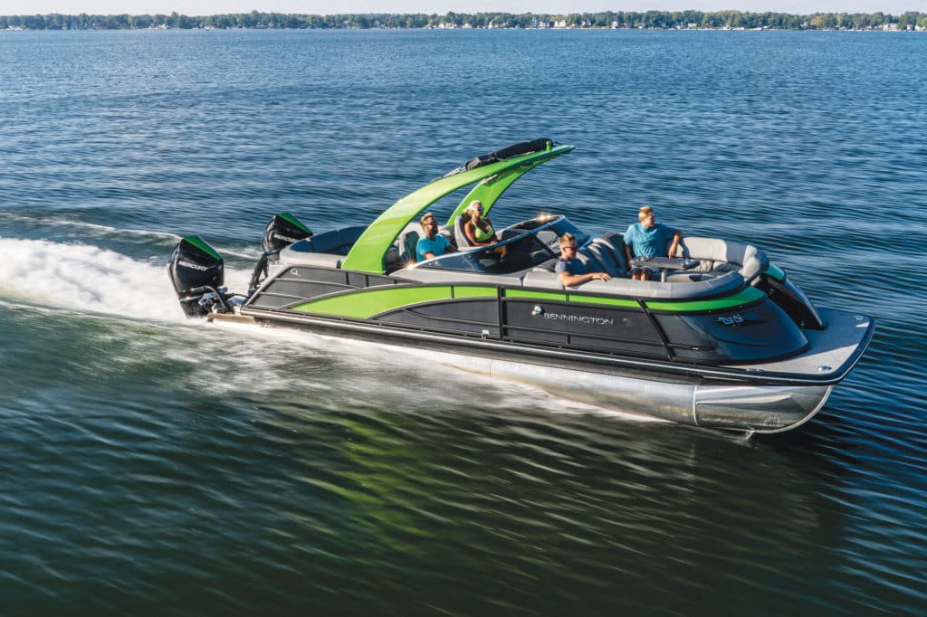 Q27 Twin-Engine FastBack out on the lake