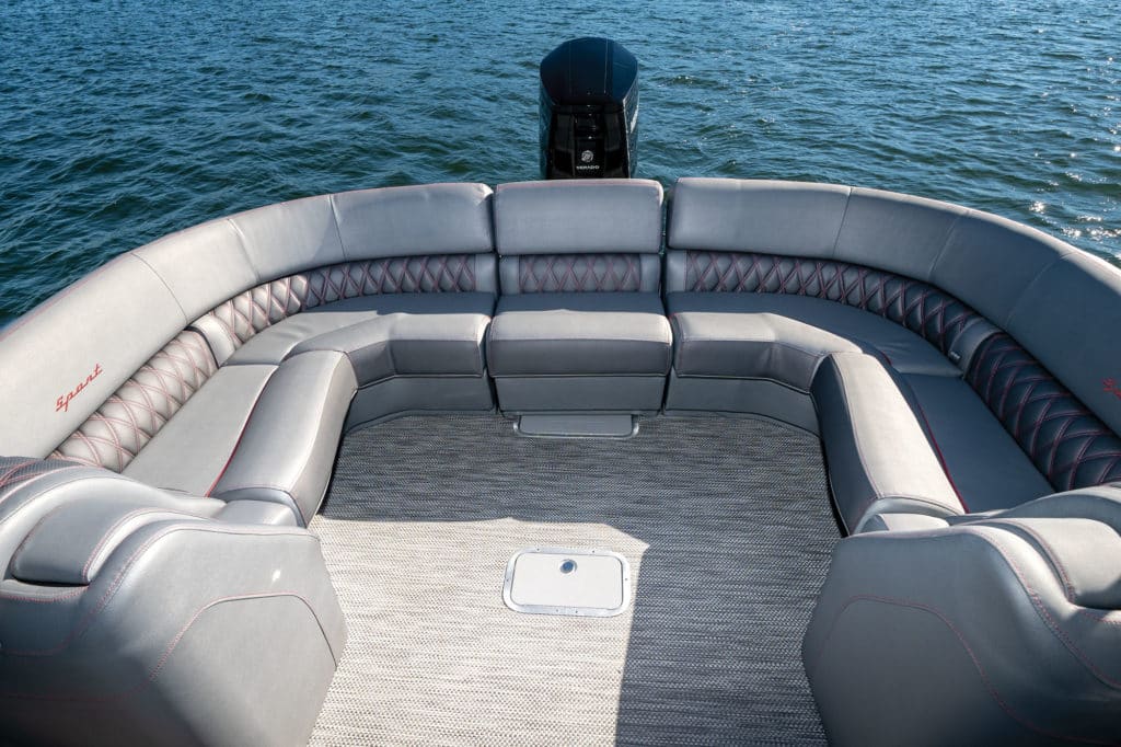 QX28 Wide-Beam Fastback aft seating