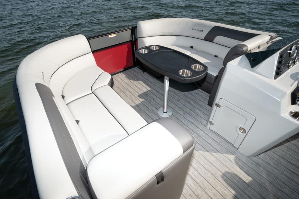 Lago 22S bow seating