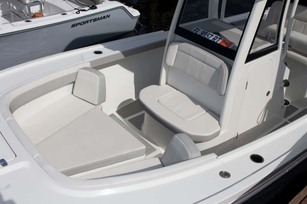 2200 CC bow seating