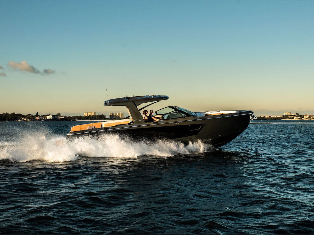 Aviara AV40 in the bay