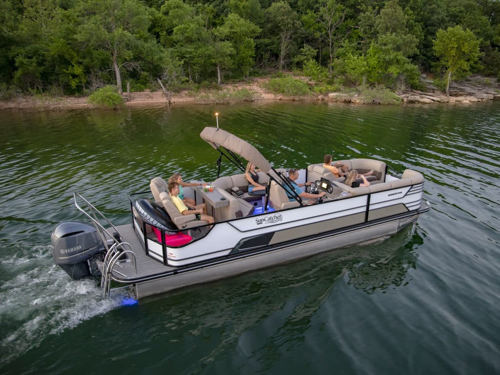 G3 Suncatcher Elite 326 SE cruising on the lake