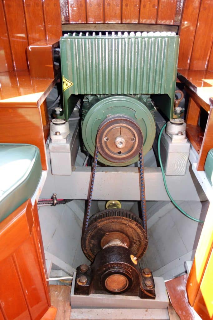 Elco motor in the antique boat