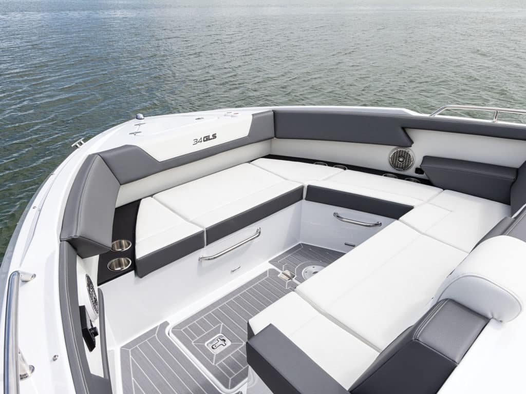 Cruisers Yachts 34GL bow seating