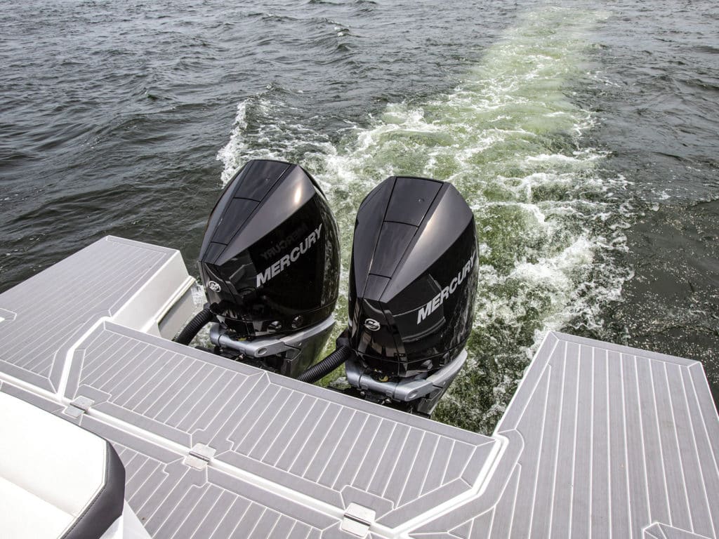 Cruisers Yachts 34GL outboards running