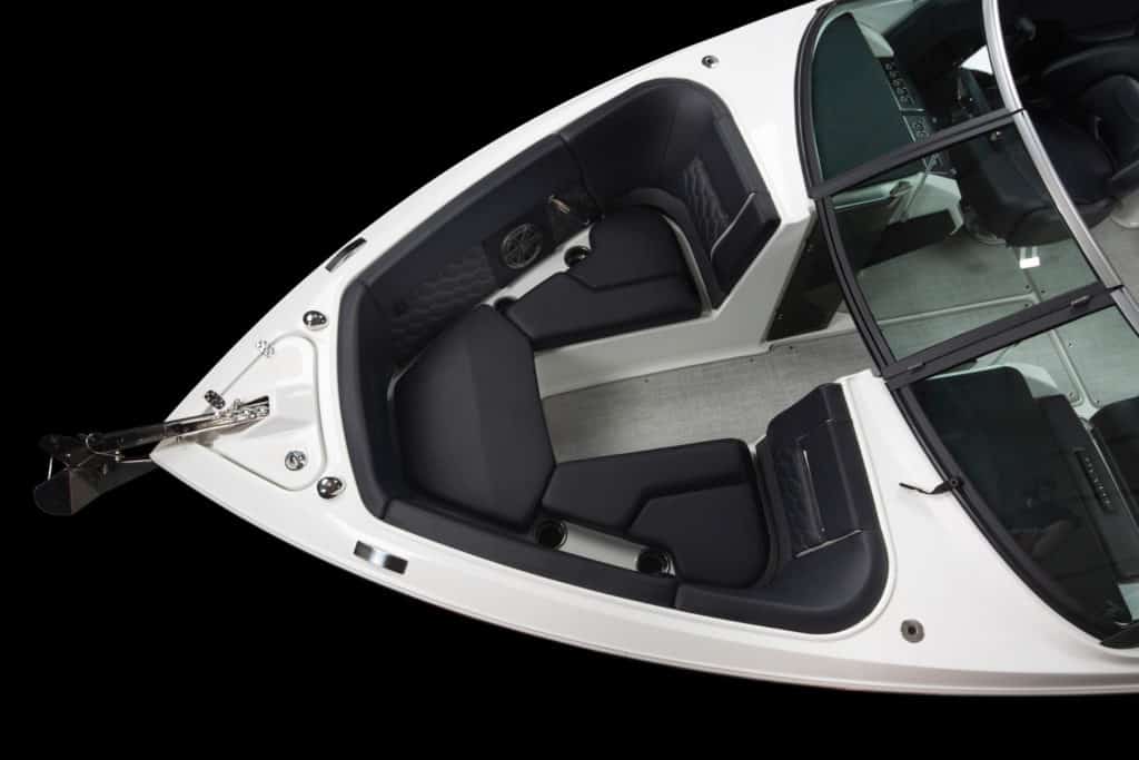 Four Winns H2 Outboard bow seating