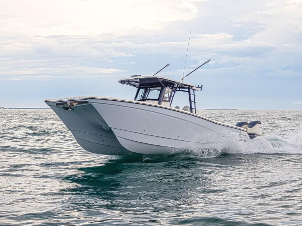 World Cat 400CC-X running on smooth seas