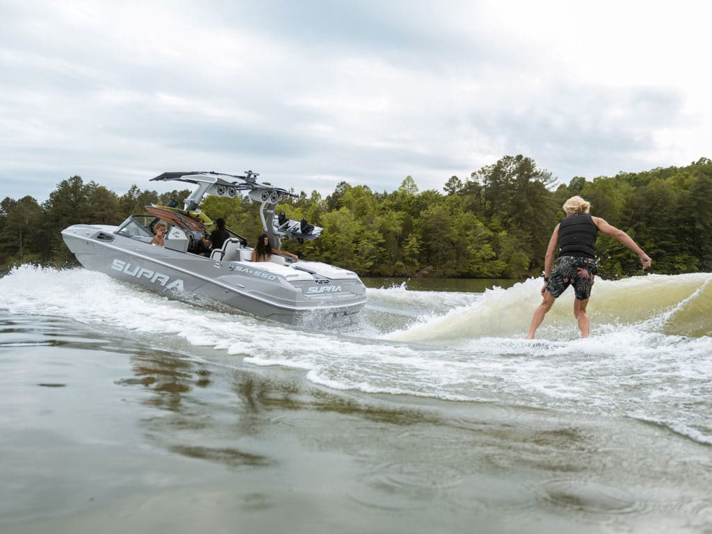 Wakesurfing boat with lots of torque