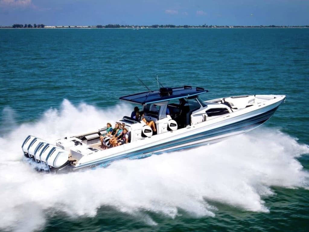 Nor-Tech 500 Sport in the waves