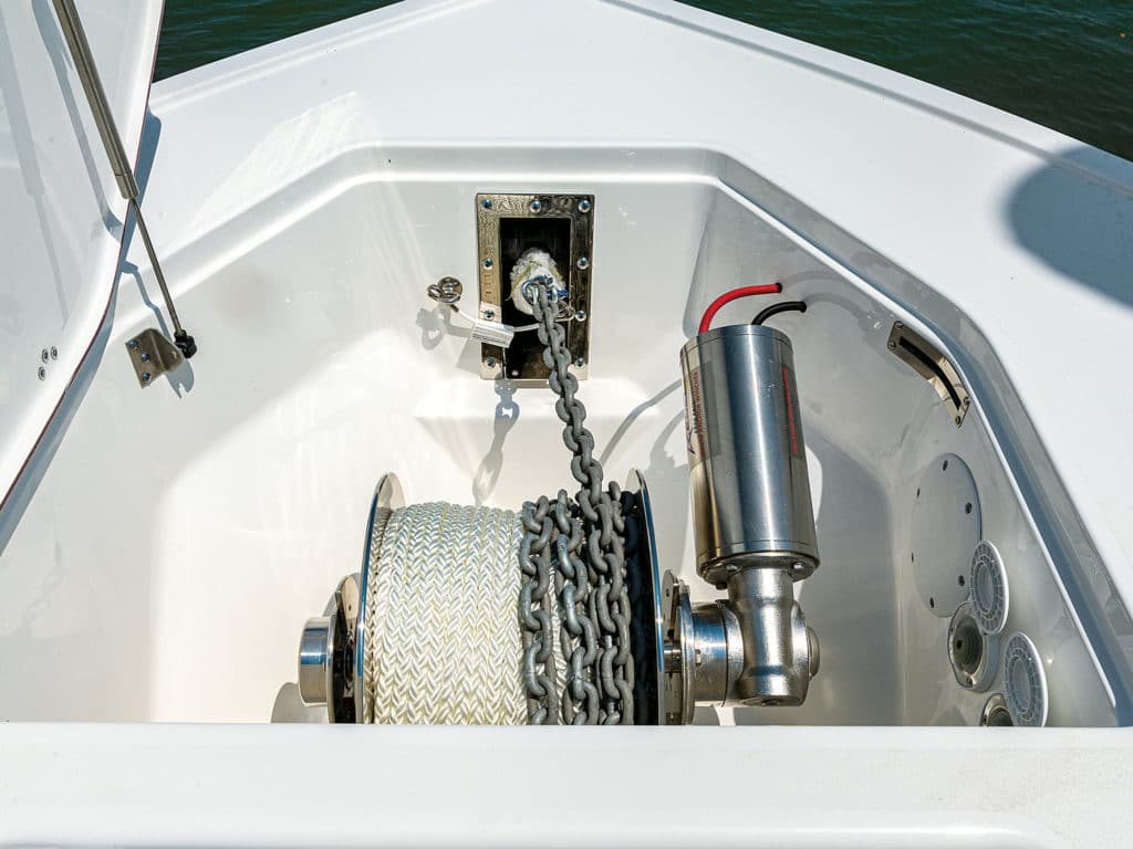 Sea Pro 320 DLX Offshore anchor locker