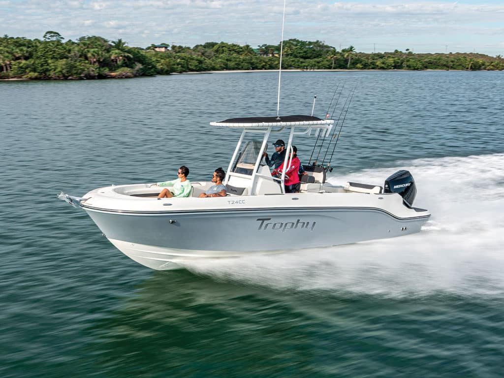 Bayliner Trophy T24CC running inshore