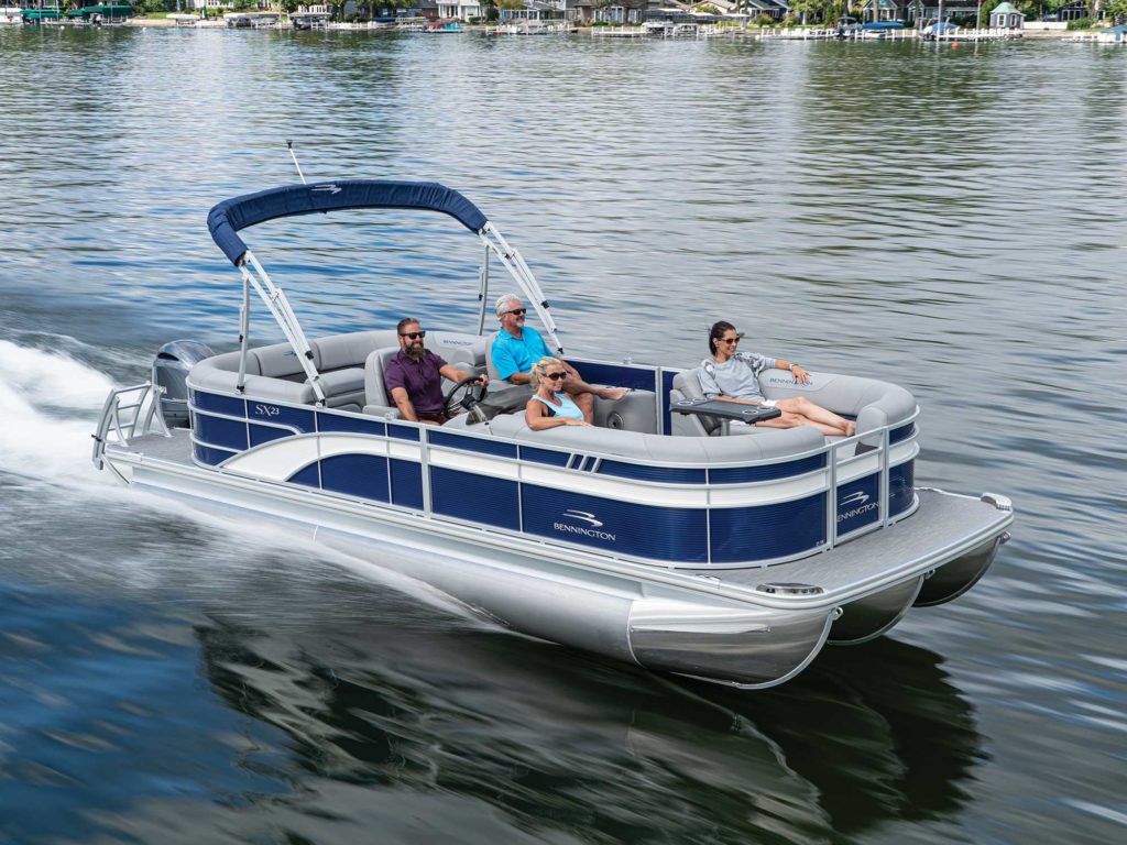 Bennington 23 SX Quad Bench cruising