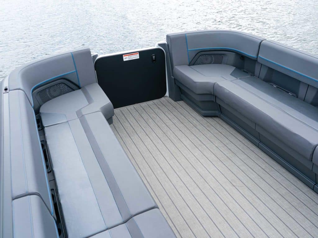 Manitou Explore 26 Navigator bow seating