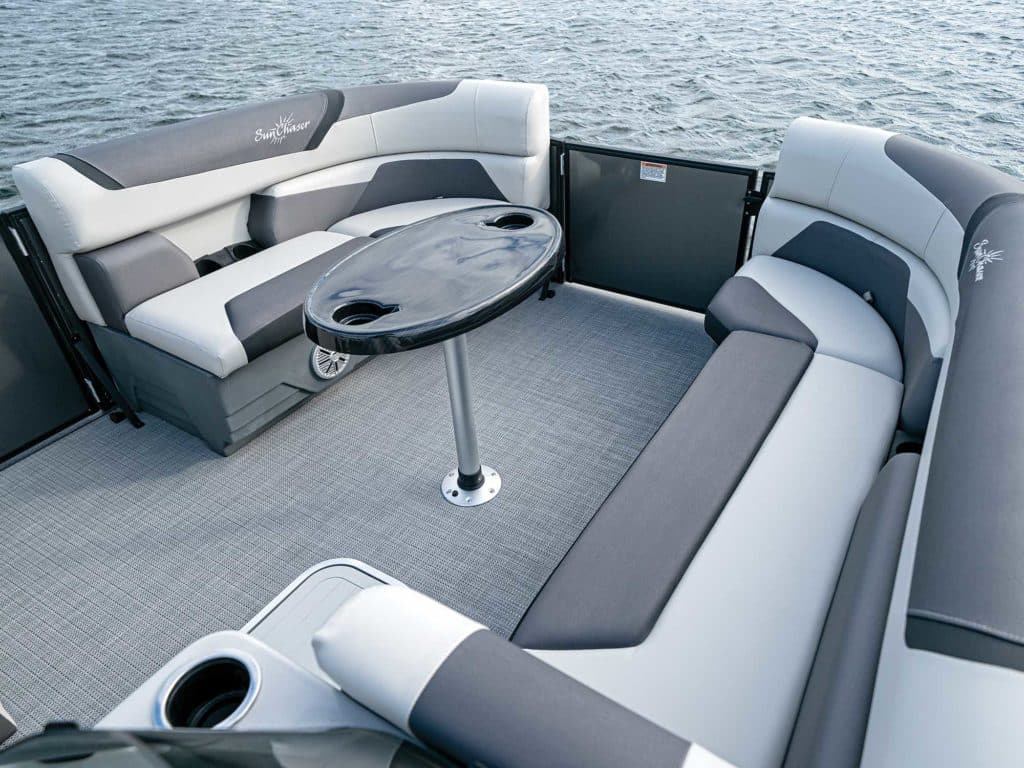 SunChaser’s Geneva Sport 23 Fish bow seating