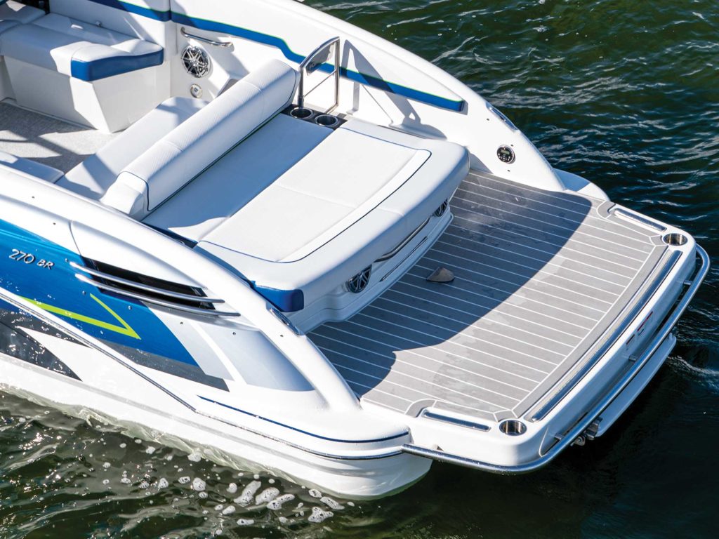 Formula 270 Bowrider aft platform