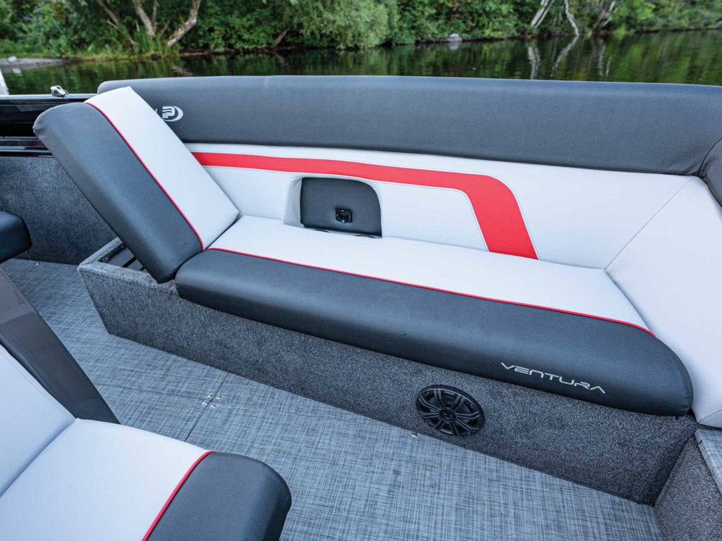 Princecraft Ventura 23 RL bow seating