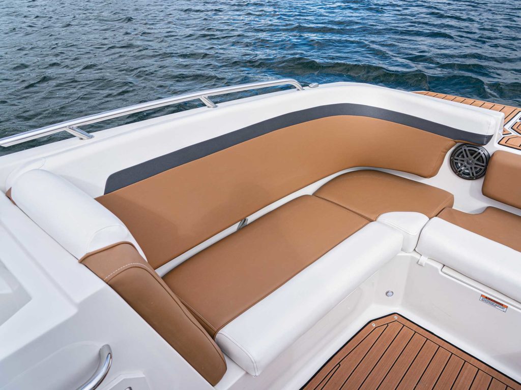 Starcraft SVX 231 OB bow seating