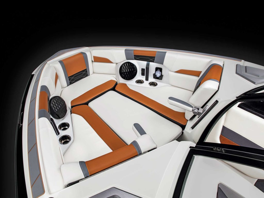 Malibu Wakesetter 26 LSV bow seating