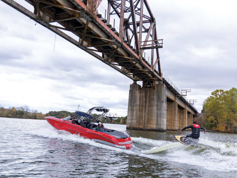 MasterCraft NXT23 wakesurfing