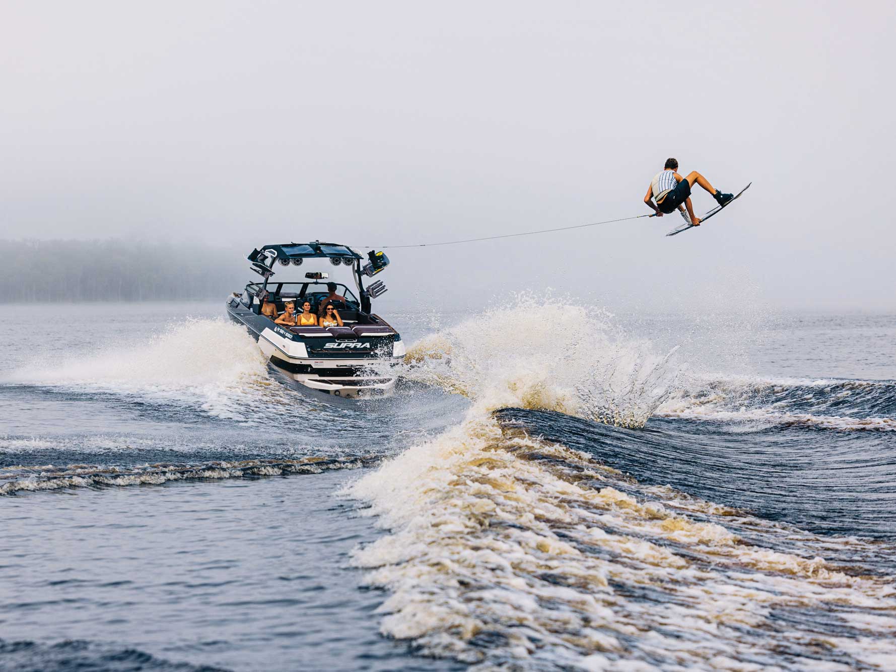 Supra SE throwing a huge wake