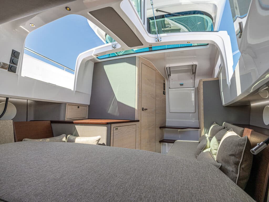 Axopar 45 XC cabin