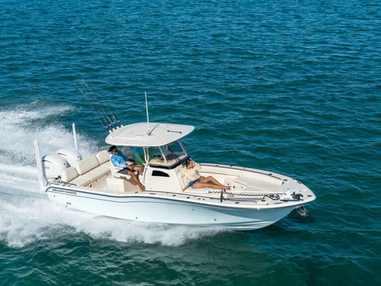 Grady-White 281 Coastal Explorer running offshore