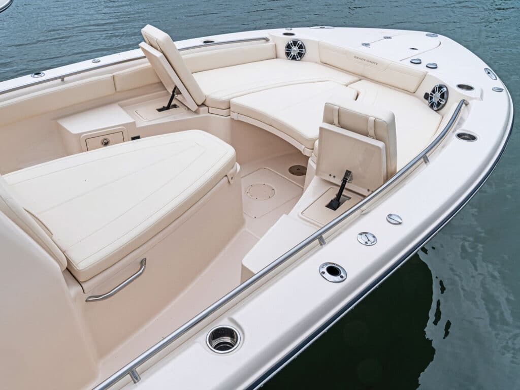 Grady-White 281 Coastal Explorer bow seating