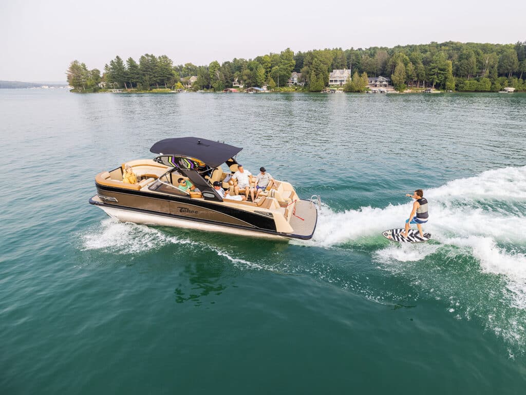 Avalon Waketoon pulling a wakesurfer