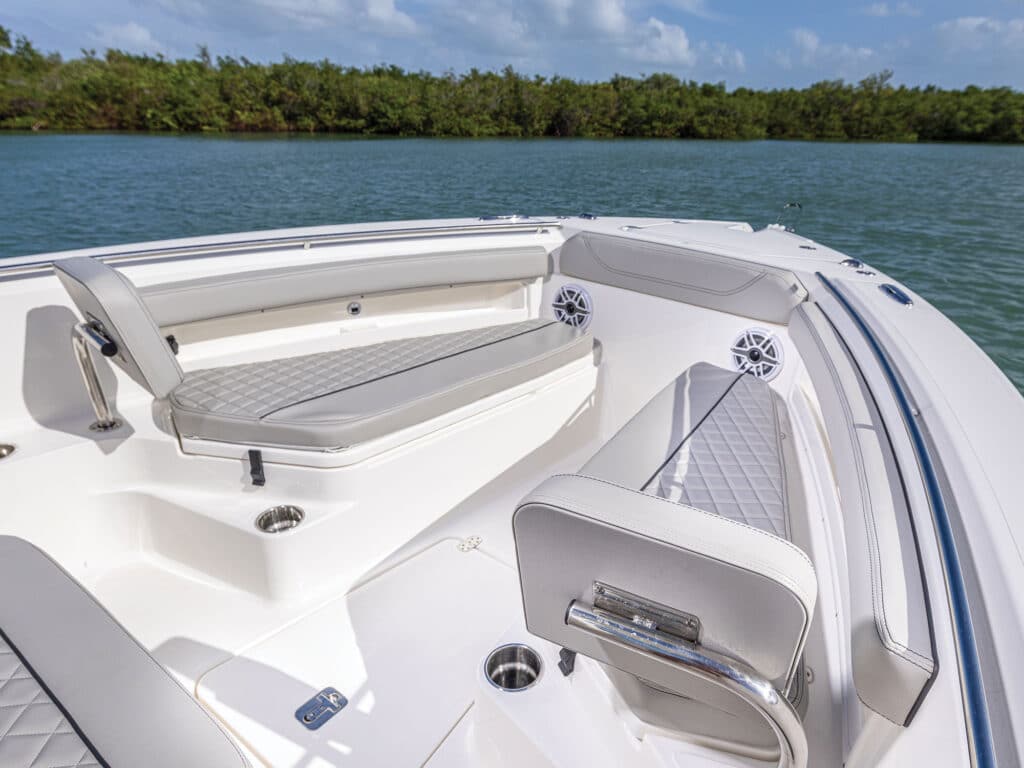 Pursuit S 248 Sport bow seating
