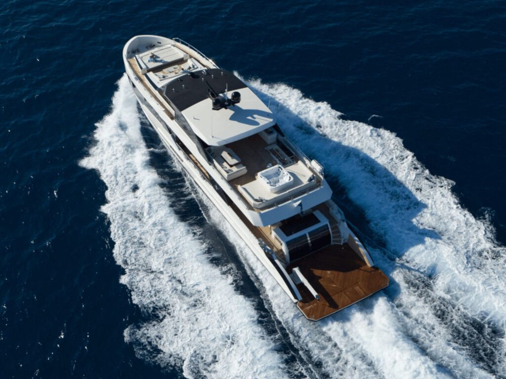 102’ 32E Ocean Alexander running at sea