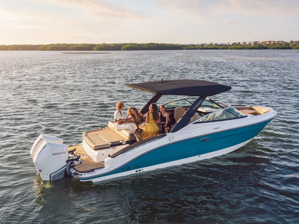 Sea Ray SLX 280 Outboard at anchor