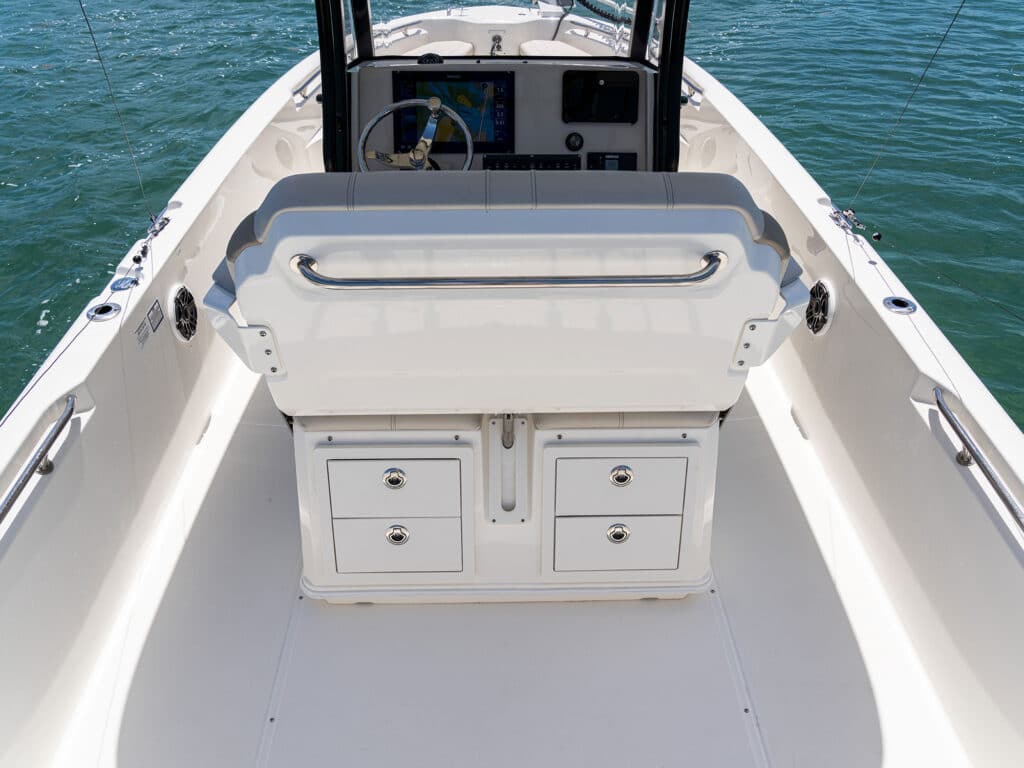 Boston Whaler 280 Dauntless console seating