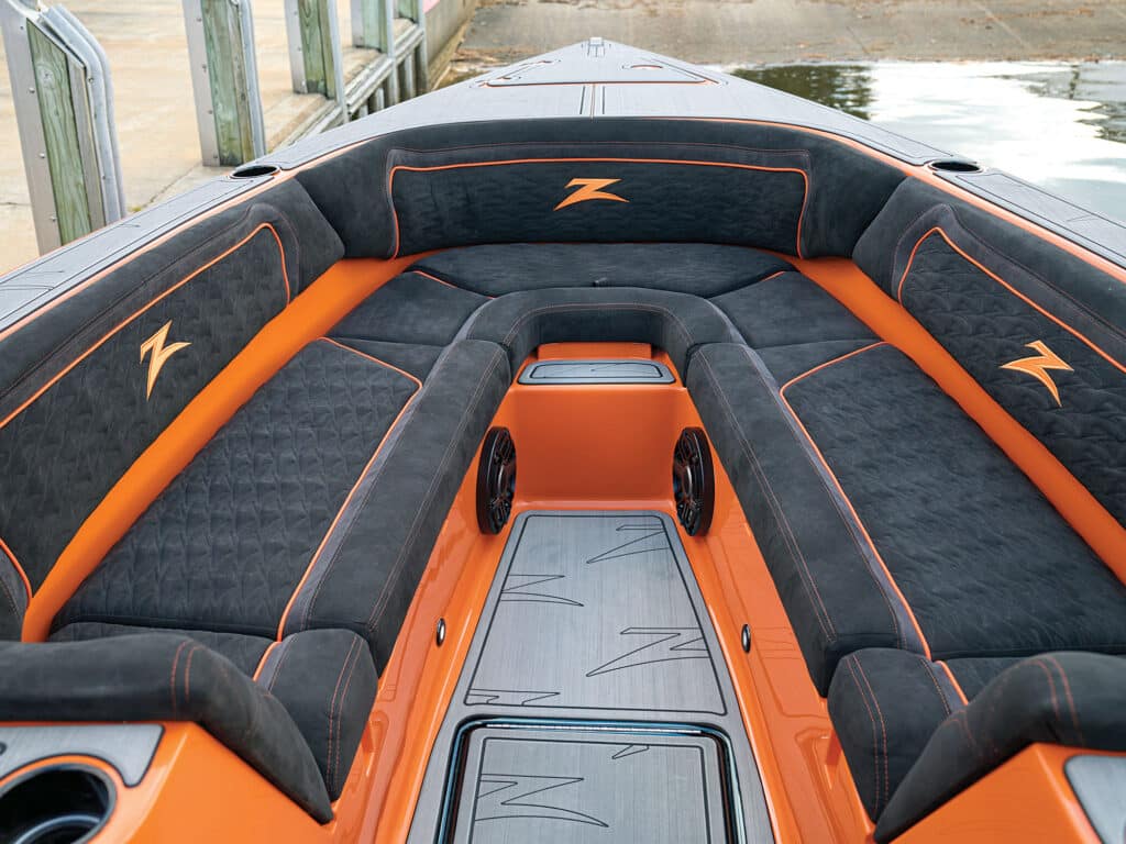 Donzi 39 VRZ bow seating