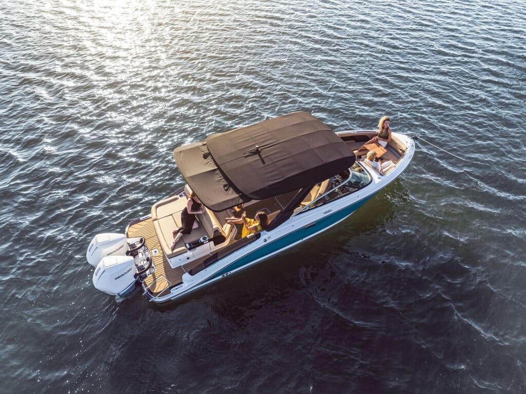 Sea Ray SLX 280 Outboard extended top