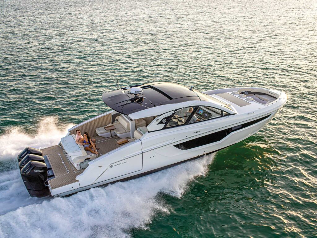 Cruisers Yachts 50 GLS running