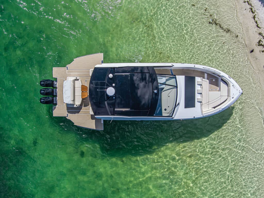 Cruisers Yachts 50 GLS beached