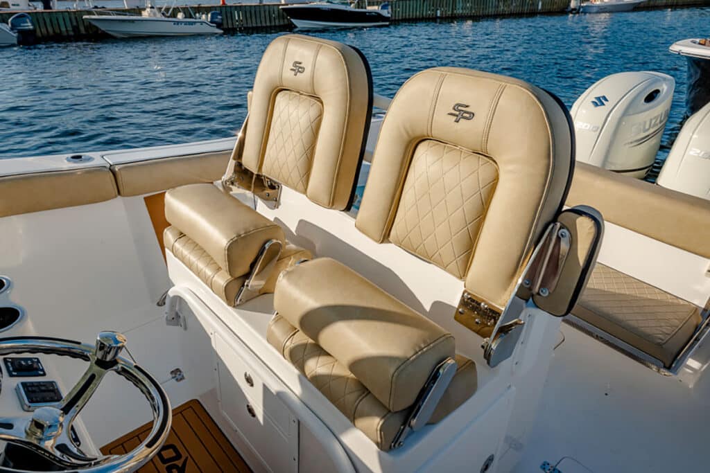 Sea Pro 259 seating